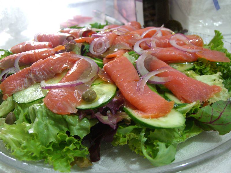 Smoked salmon salad with capers and red onion